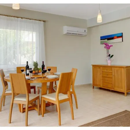 Villa Matheus, Walking Distance To Coralia Beach Nicosia